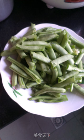 四季豆炒腊肉的做法步骤：2