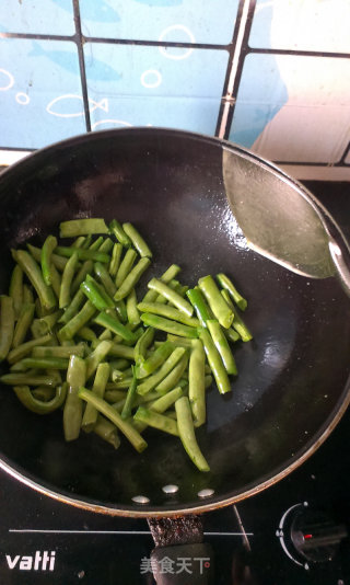 四季豆炒腊肉的做法步骤：6