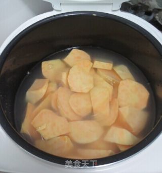红薯枸杞汤的做法步骤：2