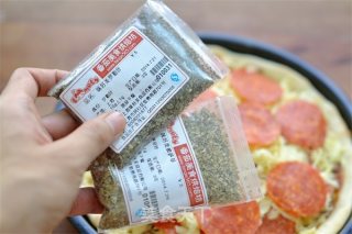 【番茄配方】在家尽享必胜客美味披萨系列——牛肉香肠披萨的做法步骤：13