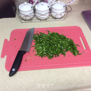 鸡蛋韭菜煎饼的做法步骤：2