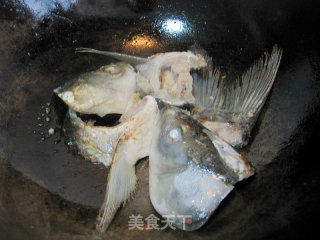 鱼头粉丝汤的做法步骤：3