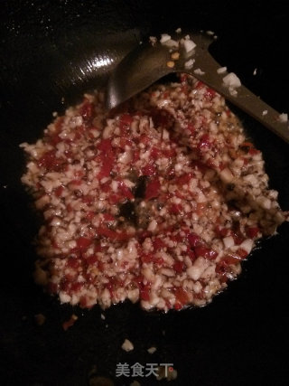 香菇剁椒煎蛋的做法步骤：4