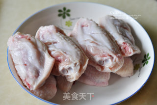 小朋友最爱吃得---茄丁烩翅中的做法步骤：1