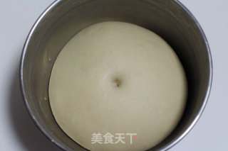 用冷藏中种和液种做个肉松面包卷来吃吃的做法步骤：4