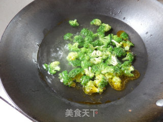 西兰花拌藕丁的做法步骤：4