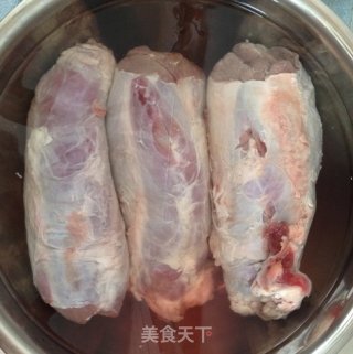 五香酱牛肉的做法步骤：1