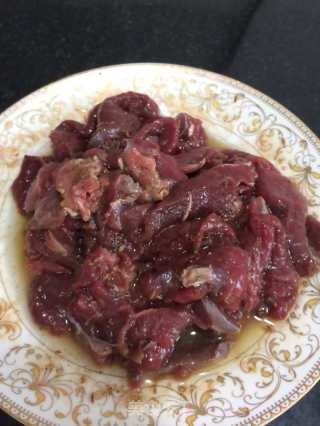 火爆牛肉的做法步骤：1