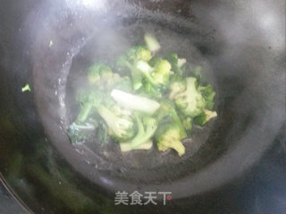大人和小孩都爱吃的面条——虾仁面的做法步骤：3