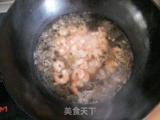 大人和小孩都爱吃的面条——虾仁面的做法步骤：5