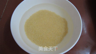 红糖小米粥的做法步骤：1