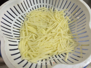 糖醋土豆丝--瘦腿餐的做法步骤：1