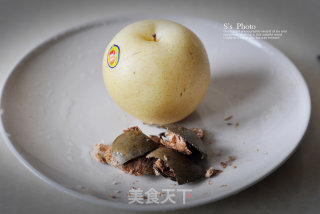 罗汉果炖雪梨的做法步骤：1