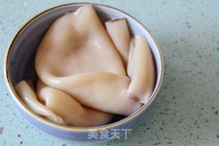 【XO酱爆五彩鱿鱼花】的做法步骤：3