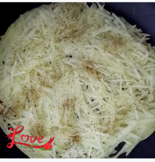 土豆丝饼的做法步骤：1