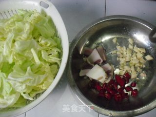 腊肉炒包菜的做法步骤：3