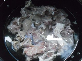 腊膀脊骨海带汤的做法步骤：4
