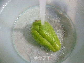 开洋鱿鱼炒佛手瓜的做法步骤：3