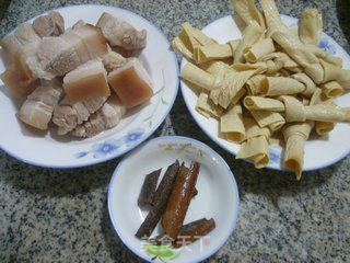 豆结烧五花肉的做法步骤：1