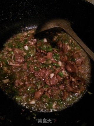 青椒炒鸭边腿的做法步骤：12