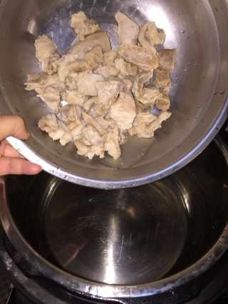 简单羊肉泡馍（家庭版）的做法步骤：5