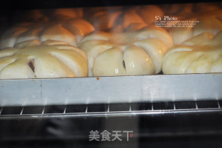 花儿豆沙面包的做法步骤：12