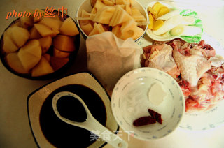 莲藕土豆炖鸡块的做法步骤：1