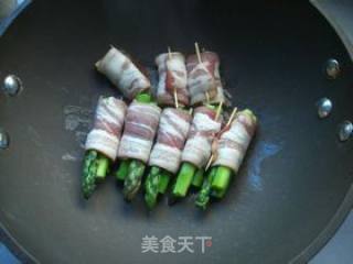 香煎培根芦笋卷的做法步骤：5