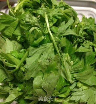 香芹叶杂粮鸡蛋饼的做法步骤：1