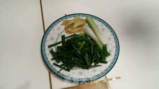 微波炉蒸鱼：葱香金仓鱼的做法步骤：1