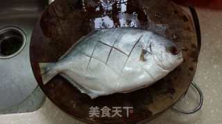 微波炉蒸鱼：葱香金仓鱼的做法步骤：2