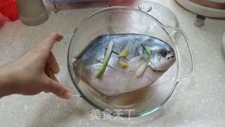 微波炉蒸鱼：葱香金仓鱼的做法步骤：7