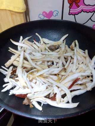 麻辣手撕杏鲍菇的做法步骤：4