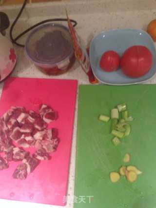 红烧牛肉面的做法步骤：1