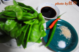 冬季时令蔬菜---扁豆角的做法步骤：1