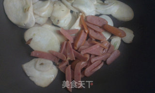杏鲍菇炒香肠——一个人也要好好吃饭的做法步骤：7
