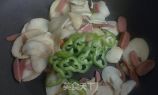 杏鲍菇炒香肠——一个人也要好好吃饭的做法步骤：8