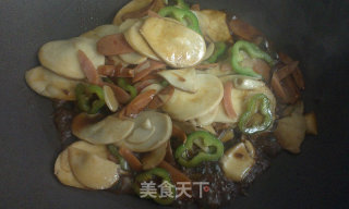 杏鲍菇炒香肠——一个人也要好好吃饭的做法步骤：10