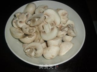 口蘑炒白菜的做法步骤：2