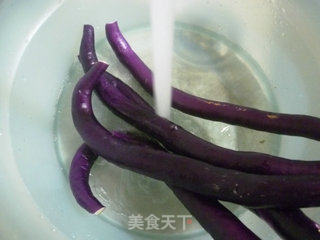 尖椒酸菜炒茄子的做法步骤：2