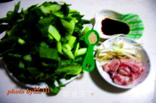 猪肉炒菜心的做法步骤：2