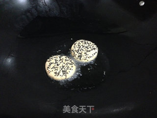 【芝麻番薯饼】的做法步骤：13