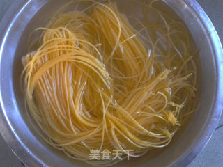 东北玉米炸酱面条的做法步骤：2
