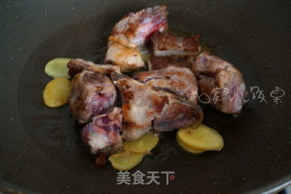 红烧排骨炖白菜的做法步骤：3