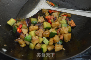 宫爆三丁的做法步骤：9