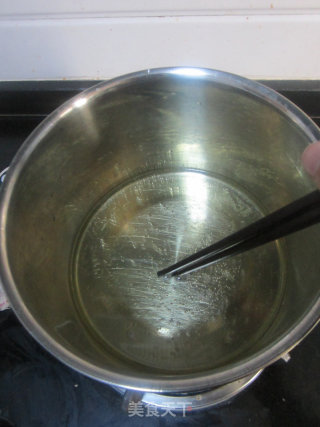 值得尝试的幸福甜点——奶油泡芙的做法步骤：1