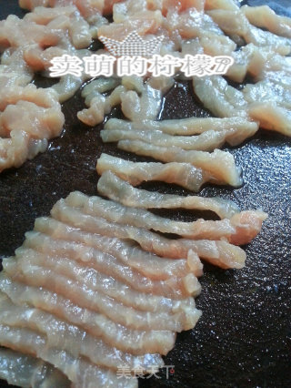 完美组合--白萝卜肉丝浓汤的做法步骤：2