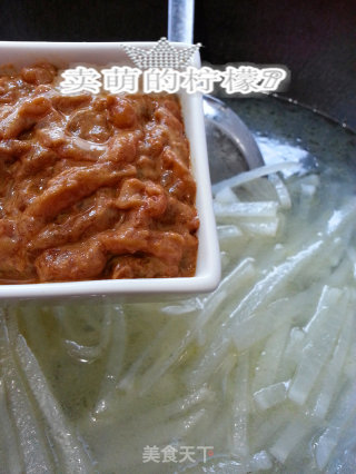 完美组合--白萝卜肉丝浓汤的做法步骤：5
