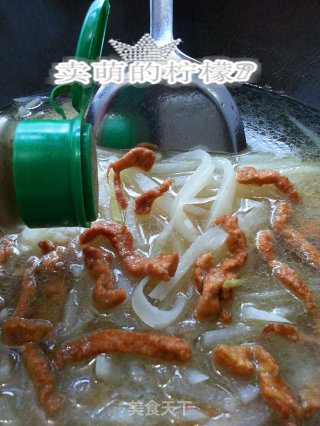 完美组合--白萝卜肉丝浓汤的做法步骤：7