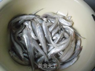 炸酥脆小鱼的做法步骤：1
